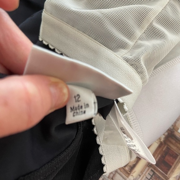 CROFT & Barrow Black and White One Piece Slimming Swimsuit Size 12 - Picture 10 of 12